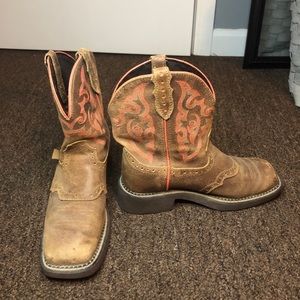 Justin Cowboy Boots with Coral Embroidery!